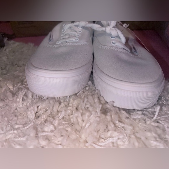 Vans Classic White Canvas Shoes - Picture 2 of 6
